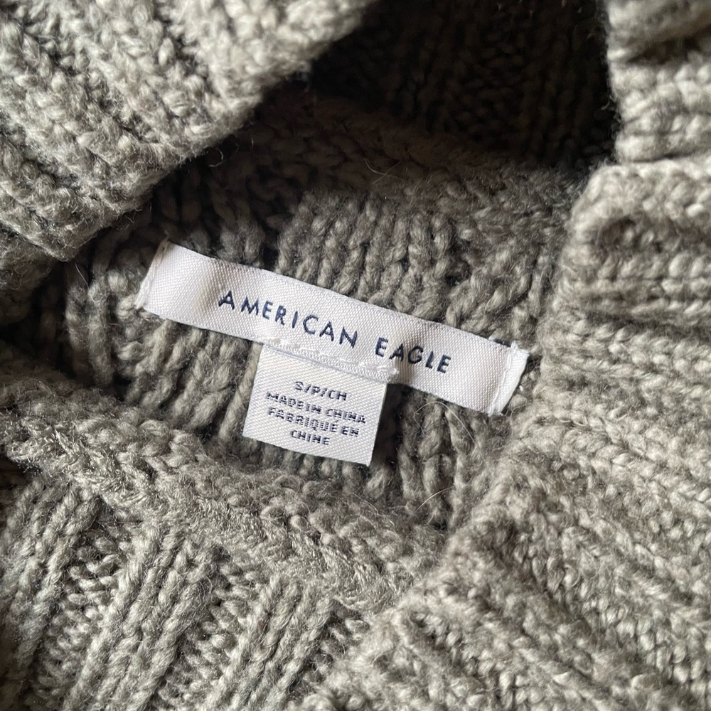 American Eagle cropped sweater. Olive green. Sz small.